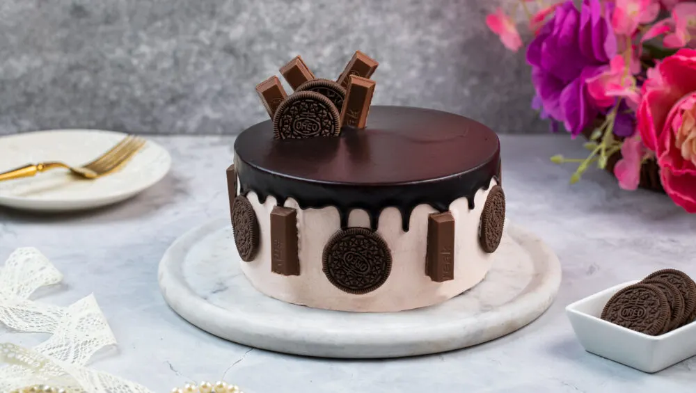 Kitkat Crunch Cake